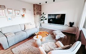 Brandneues Apartment, Top-Lage, See & Berge, Sauna